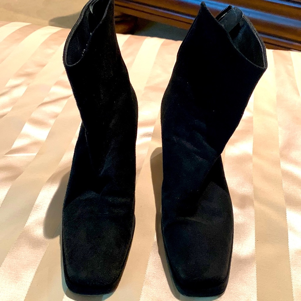 Suede boots